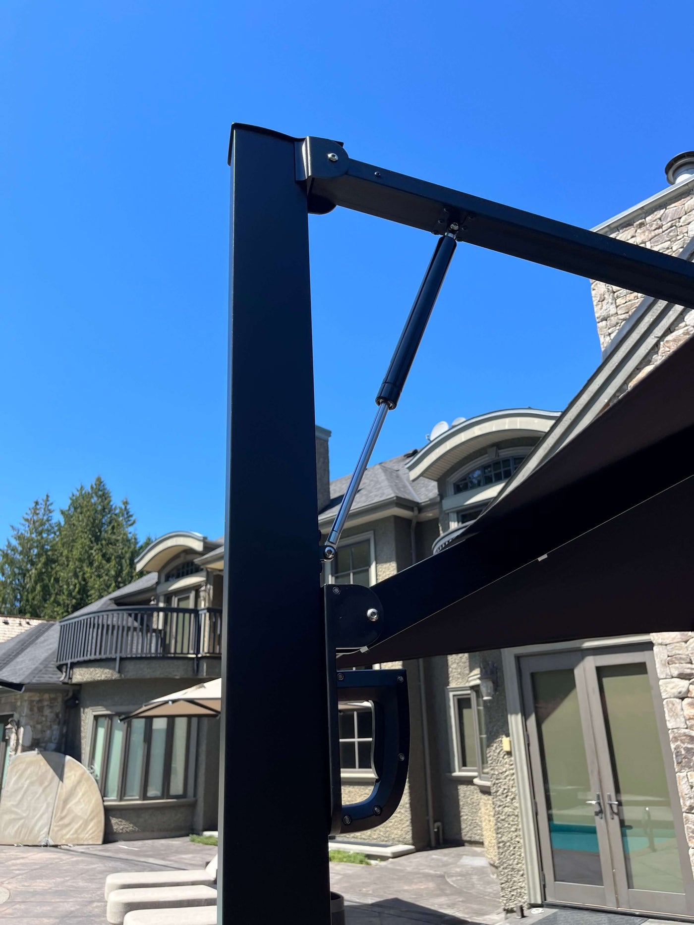 Close-up of RM Sun Unbrella cantilever with rotatable design, showing sturdy frame and mechanism in a sunny outdoor setting.