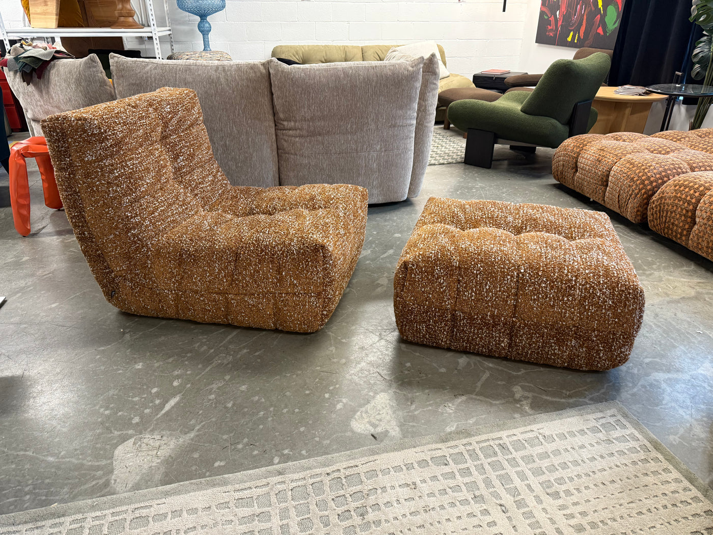 Russo2 Lounger & ottoman (Teddy bear boucle)