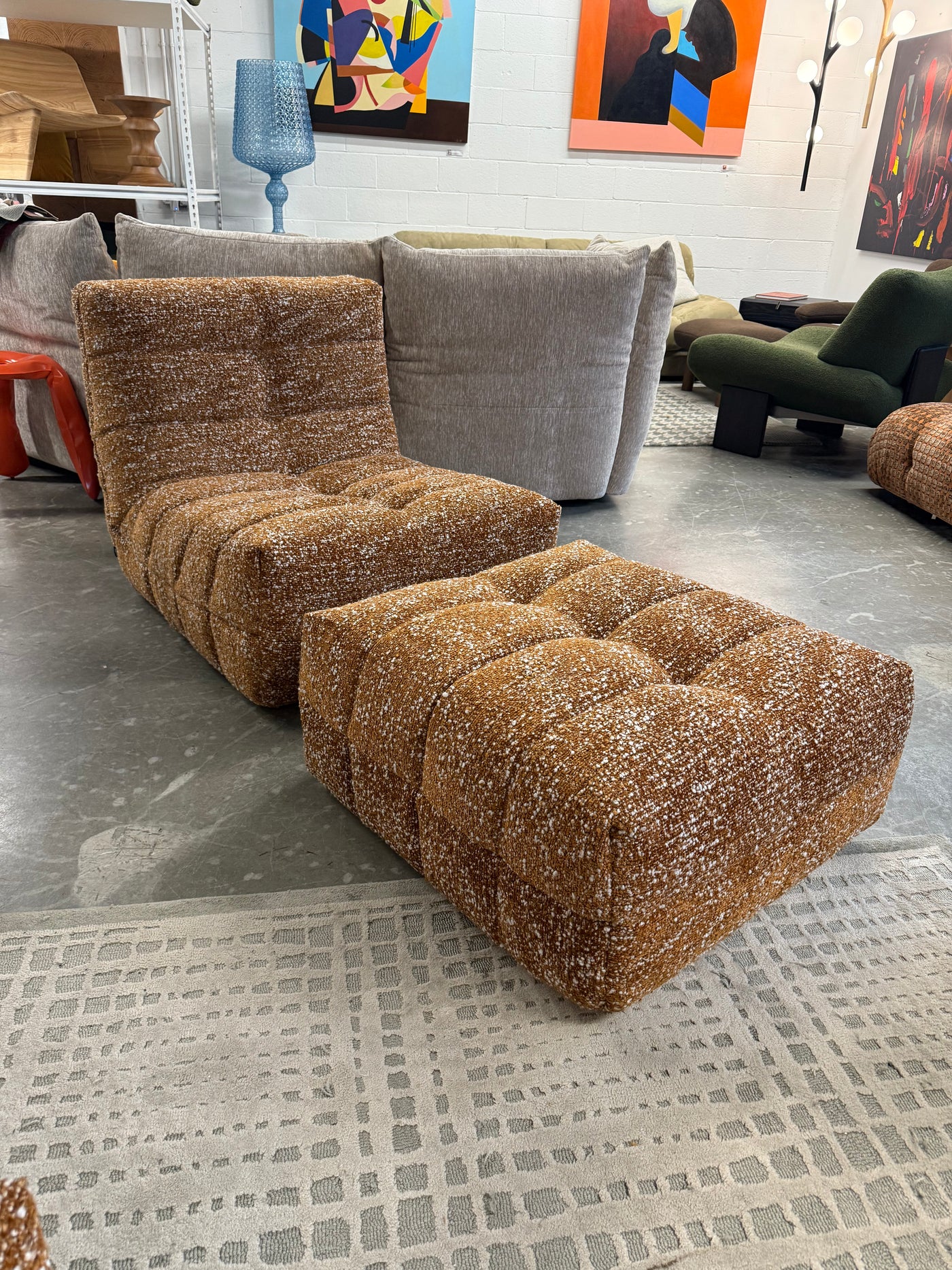 Russo2 Lounger & ottoman (Teddy bear boucle)