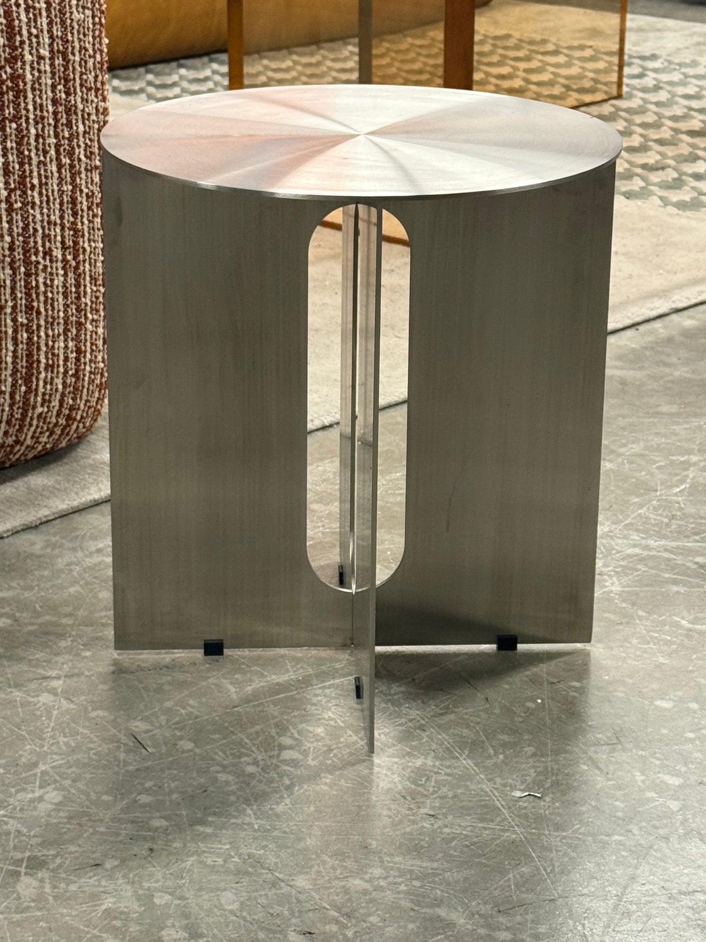 Axis side table