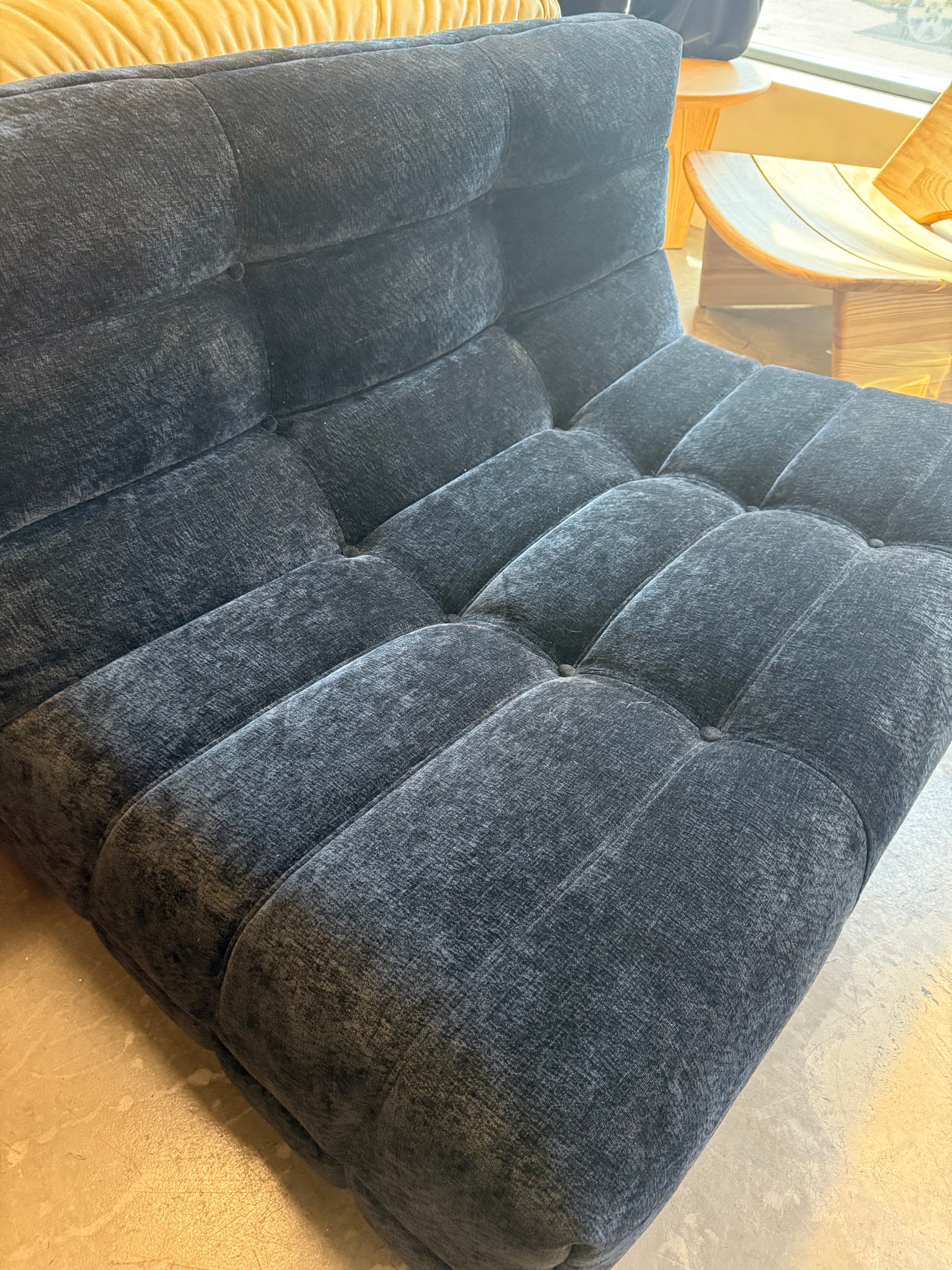Russo2 Love seat (Black chenille)