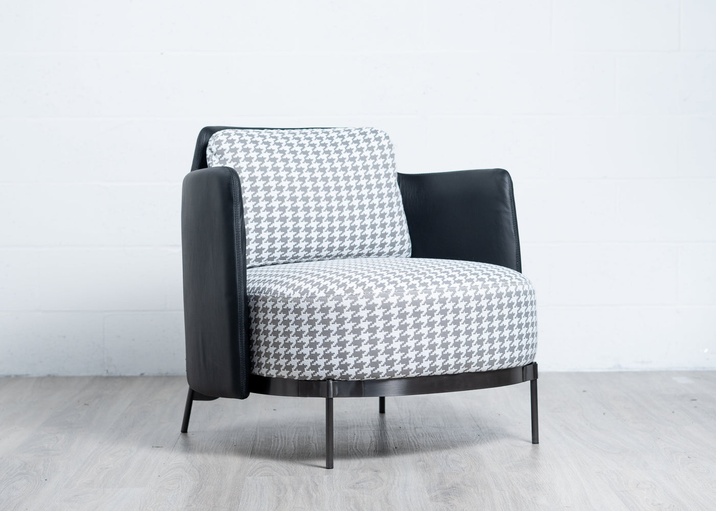 Tape Arm chair - Retro Modern Designs