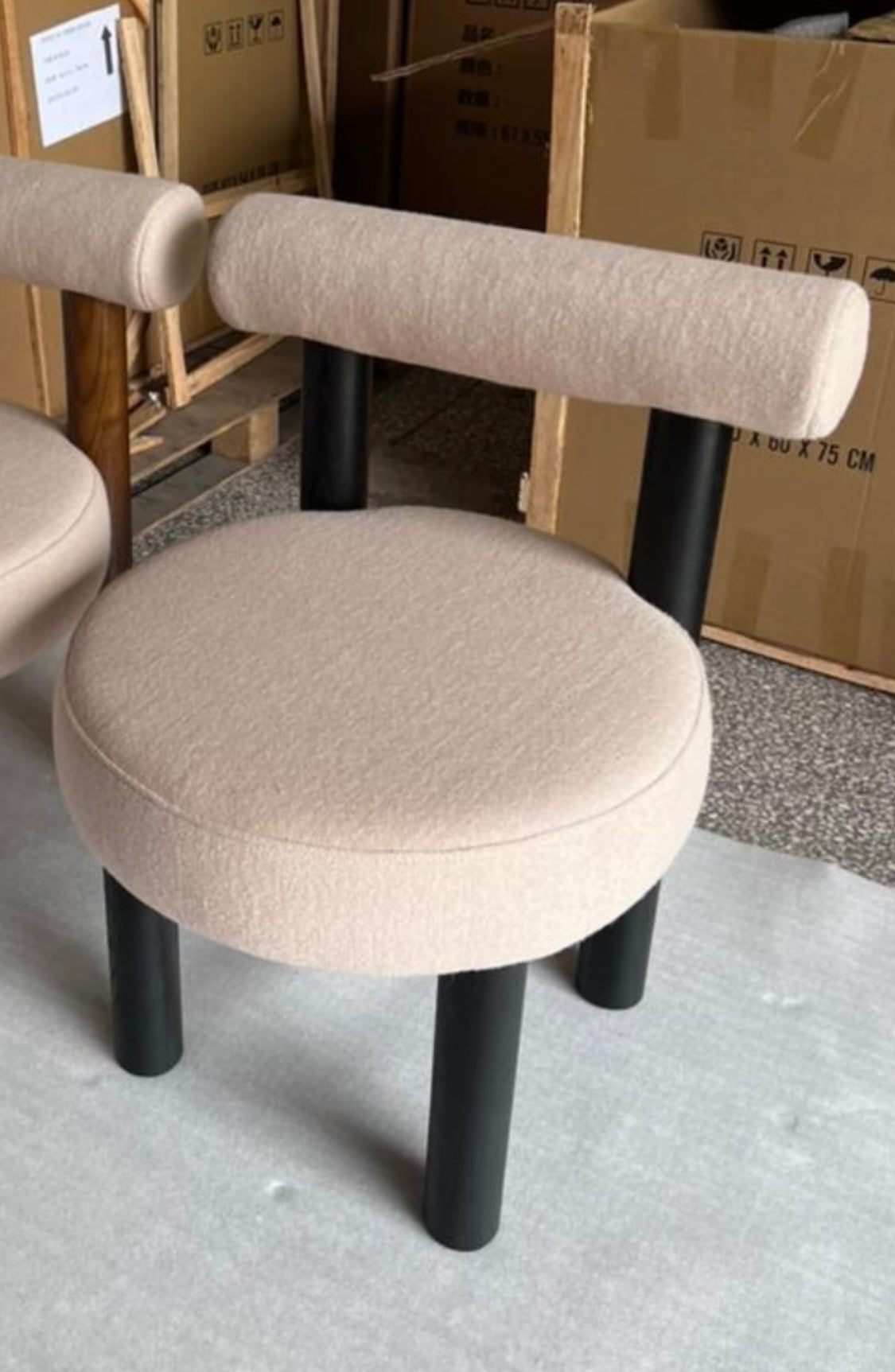 Round chair (Sold in sets)