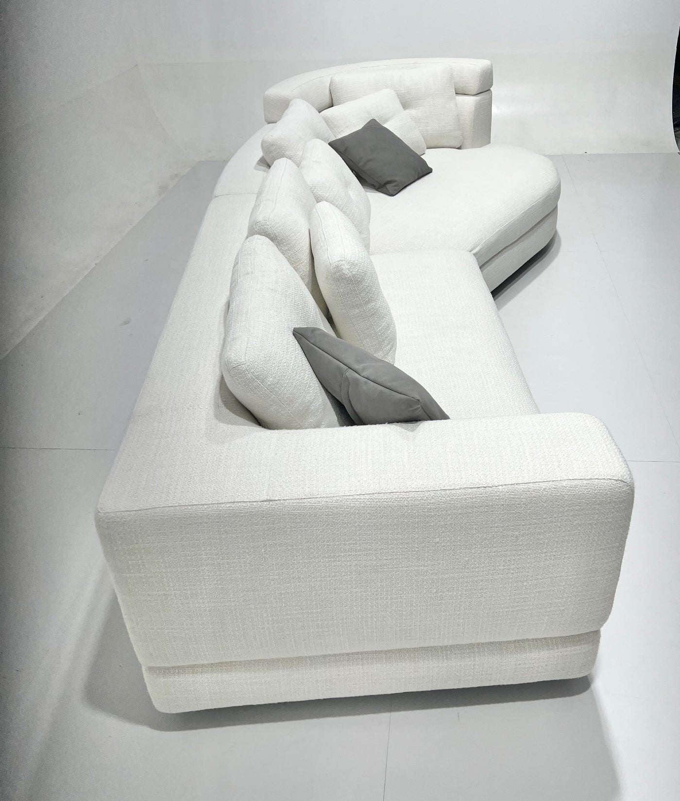 Xander sofa - Retro Modern Designs